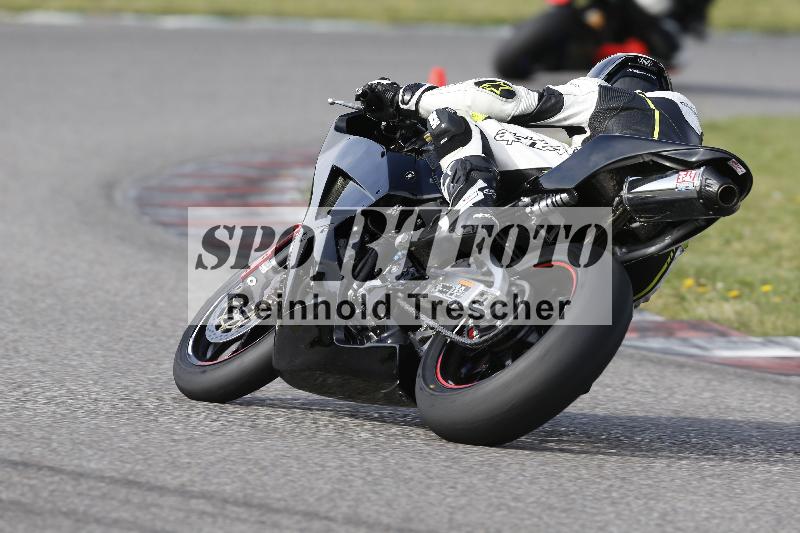 /Archiv-2025/08 20.04.2025 Speer Racing ADR/Gruppe gelb/backside